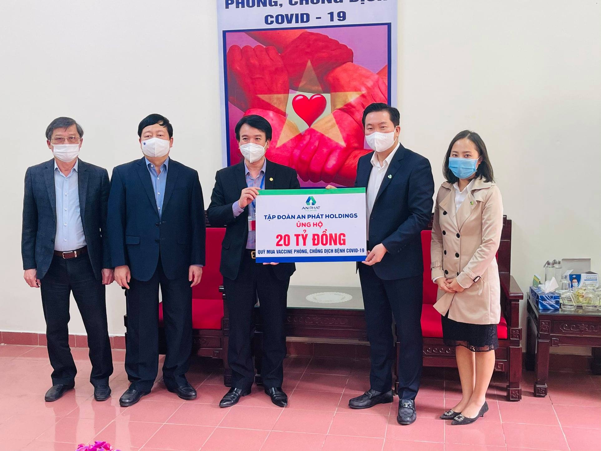 An Phát Holdings tiếp tục trao tặng thêm 20 tỷ đồng hỗ trợ Hải Dương mua vaccine phòng chống Covid-19