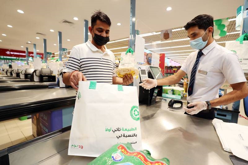 Abu Dhabi reduces number of single-use plastic bags by half a million per day