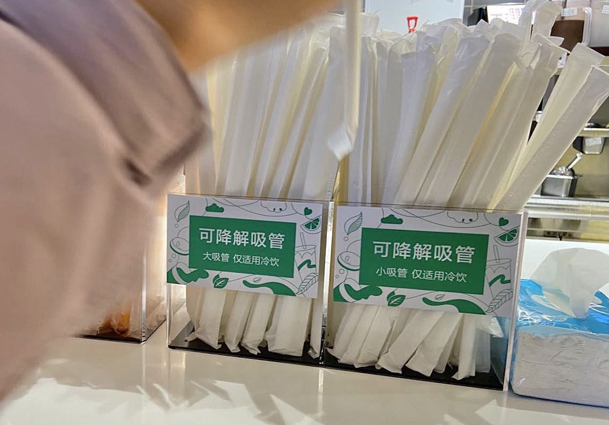 Plastic straws vanish from China as ban kicks in