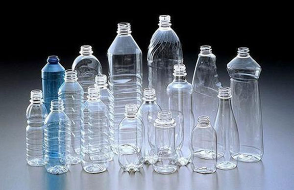 Mất hàng trăm đến hàng nghìn năm để chai nhựa có thể phân hủy